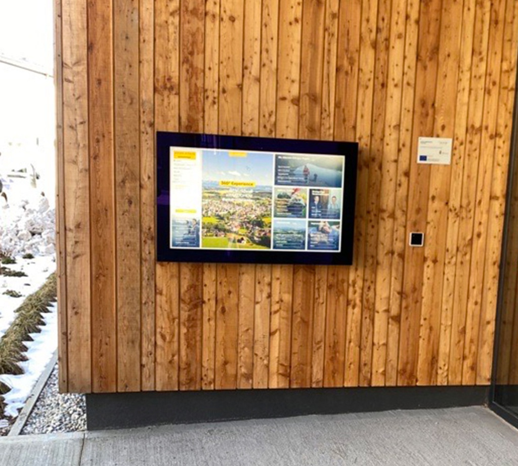 TI Infopoint Interaktiv Outdoor mit Wandhalterung